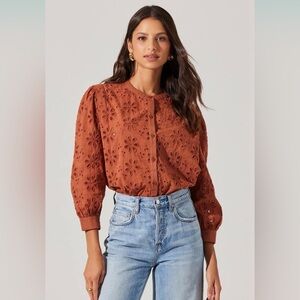 NWT ASTR THE LABEL Savanna Eyelet Button Up Top Size Medium